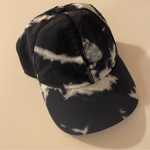 NWT Lululemon Baller Hat - Picture 3 of 5